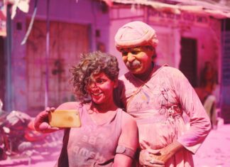 유명한 국제 축제와 전통 뒤의 이야기